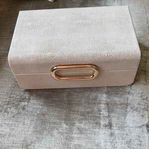 Elegant Cream Jewelry Box with Gold Accent